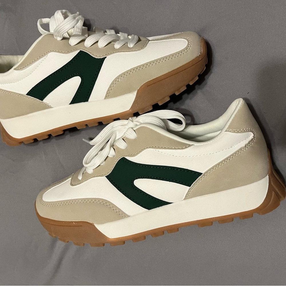 New LA SHEELAH Cream, Tan and Green sneakers, Size 6.5